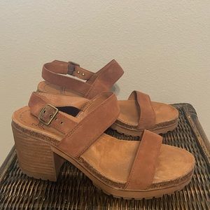ZODIAC Women's Tan suede Leather Lola Chunky Lug Sole Block Heel Sandals sz 10